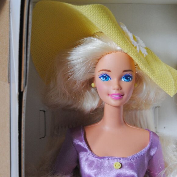 Vintage Spring Blossom Barbie Doll Avon First In Series 15201 NRFB 1995 Mattel - Picture 2 of 2